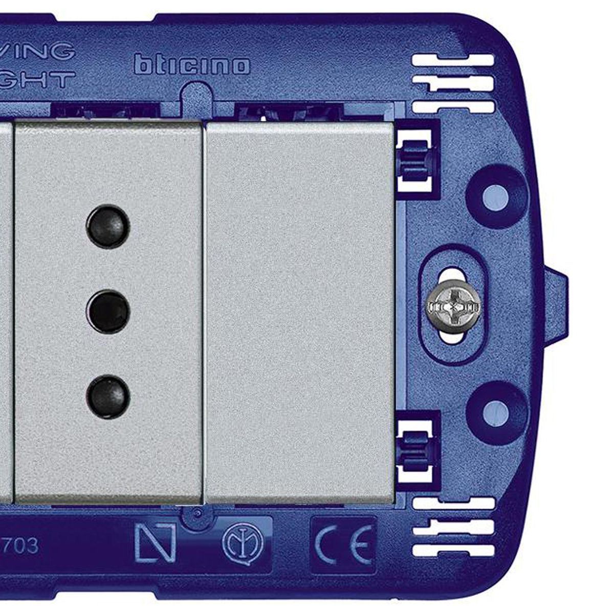 BTICINO - Tomacorriente simple semi armado 10A Tech
