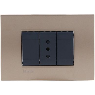 Tomacorriente simple 10 A Square