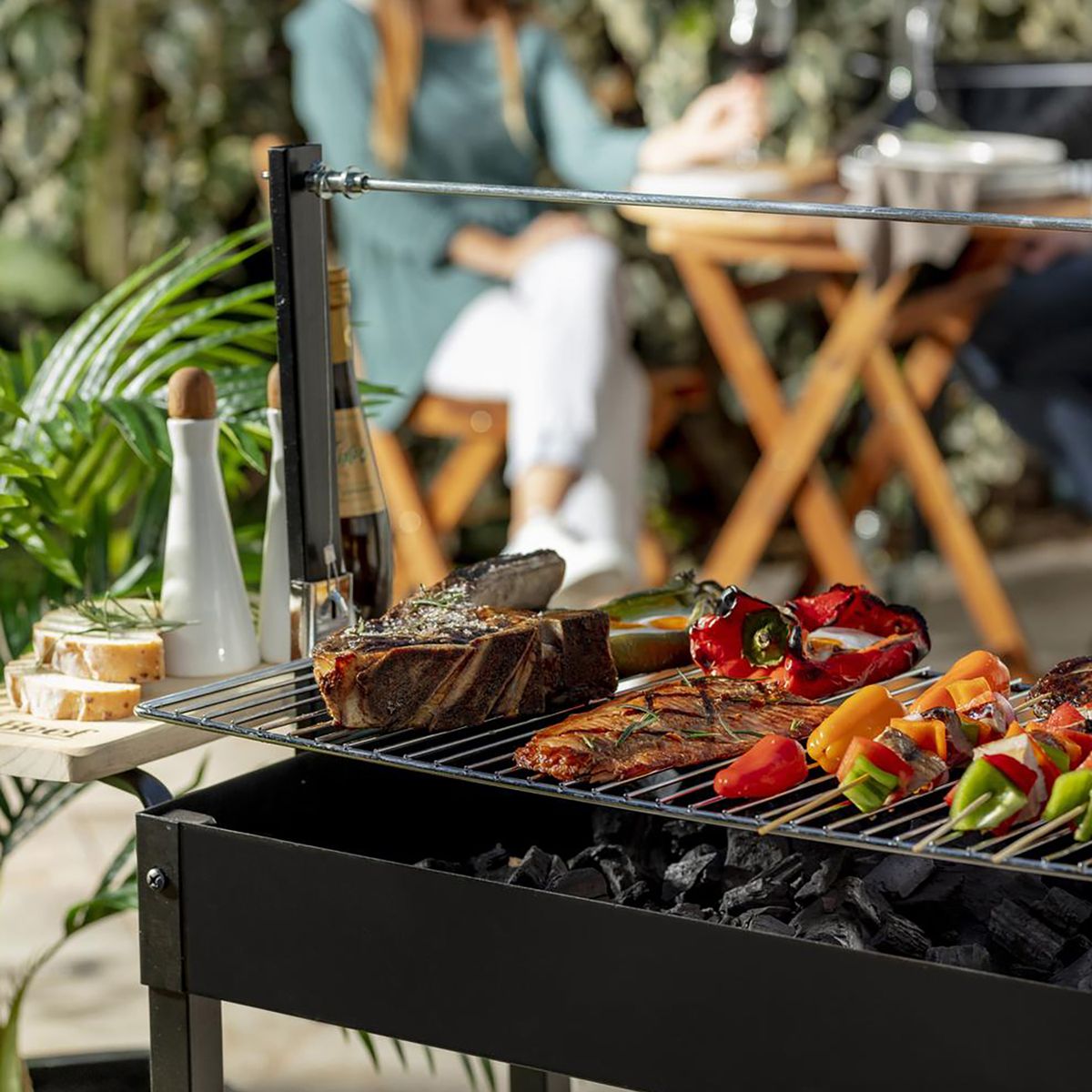 MR BEEF - Parrilla a Carbón con Roldana y Ruedas Metal