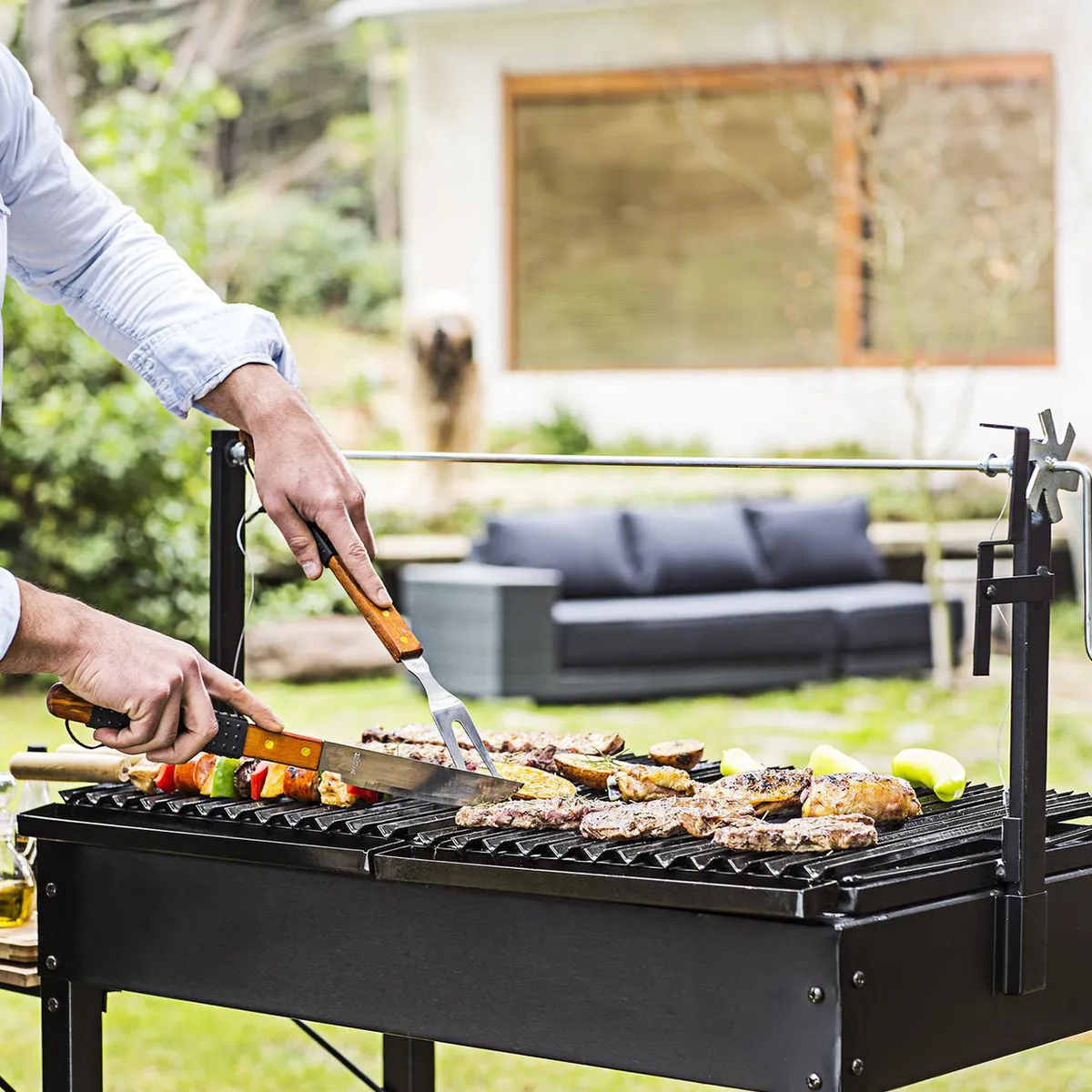 MR BEEF - Parrilla a Carbón con Roldana y Ruedas Metal