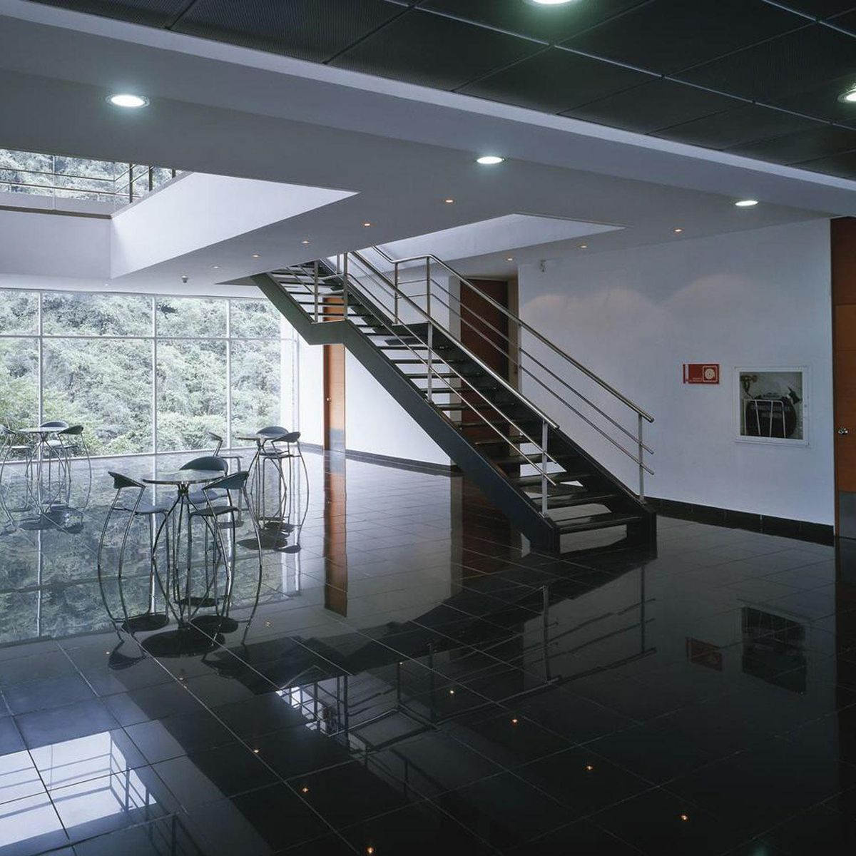 KLIPEN - Porcelanato 60x60 cm Pulido Negro 1.44 m2