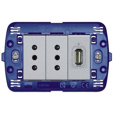 Tomacorriente doble 10 A + 1 USB 1,5A Semi armado Tech
