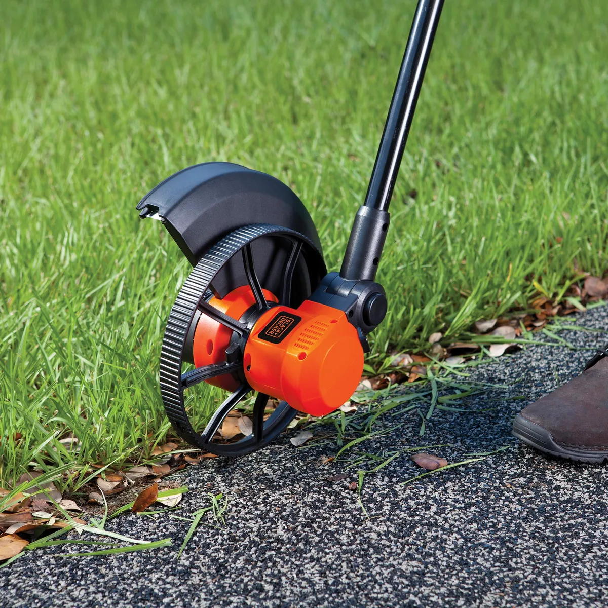 BLACK+DECKER - Orilladora eléctrica 600 W.