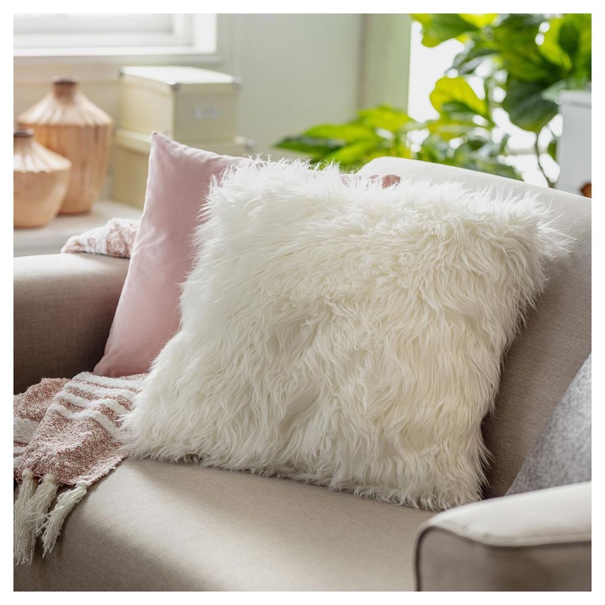 JUST HOME COLLECTION - Cojín Peludo 45x45 cm