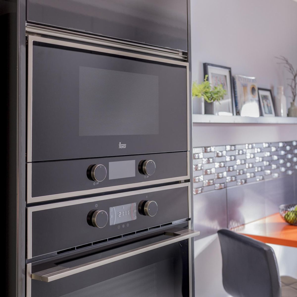 TEKA - Microondas eléctrico empotrable 22 litros negro
