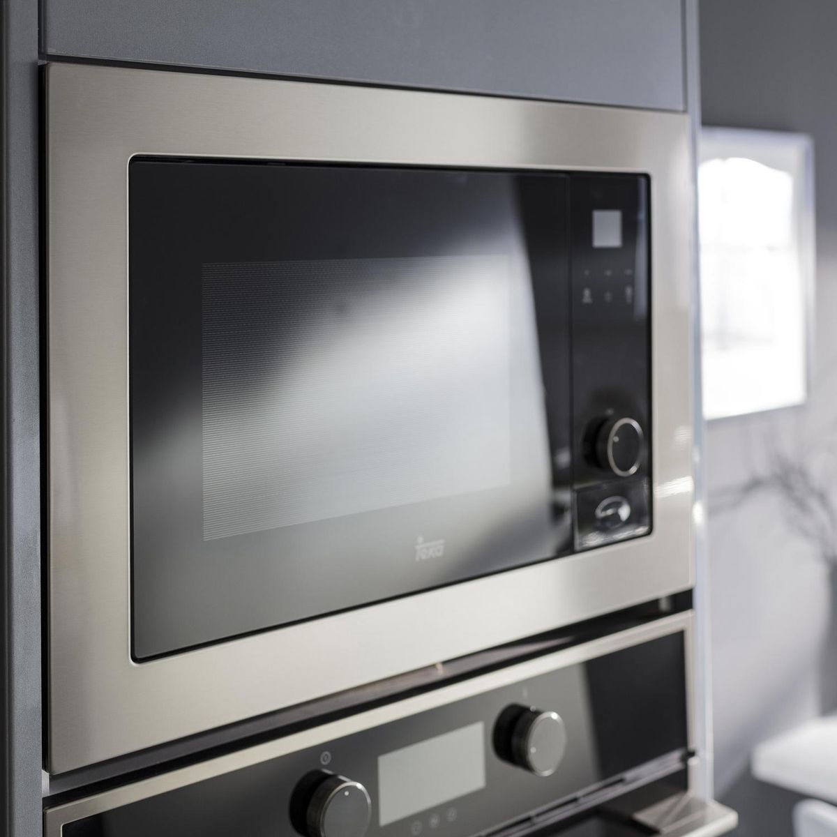 TEKA - Microondas eléctrico empotrable 20 litros negro/inox