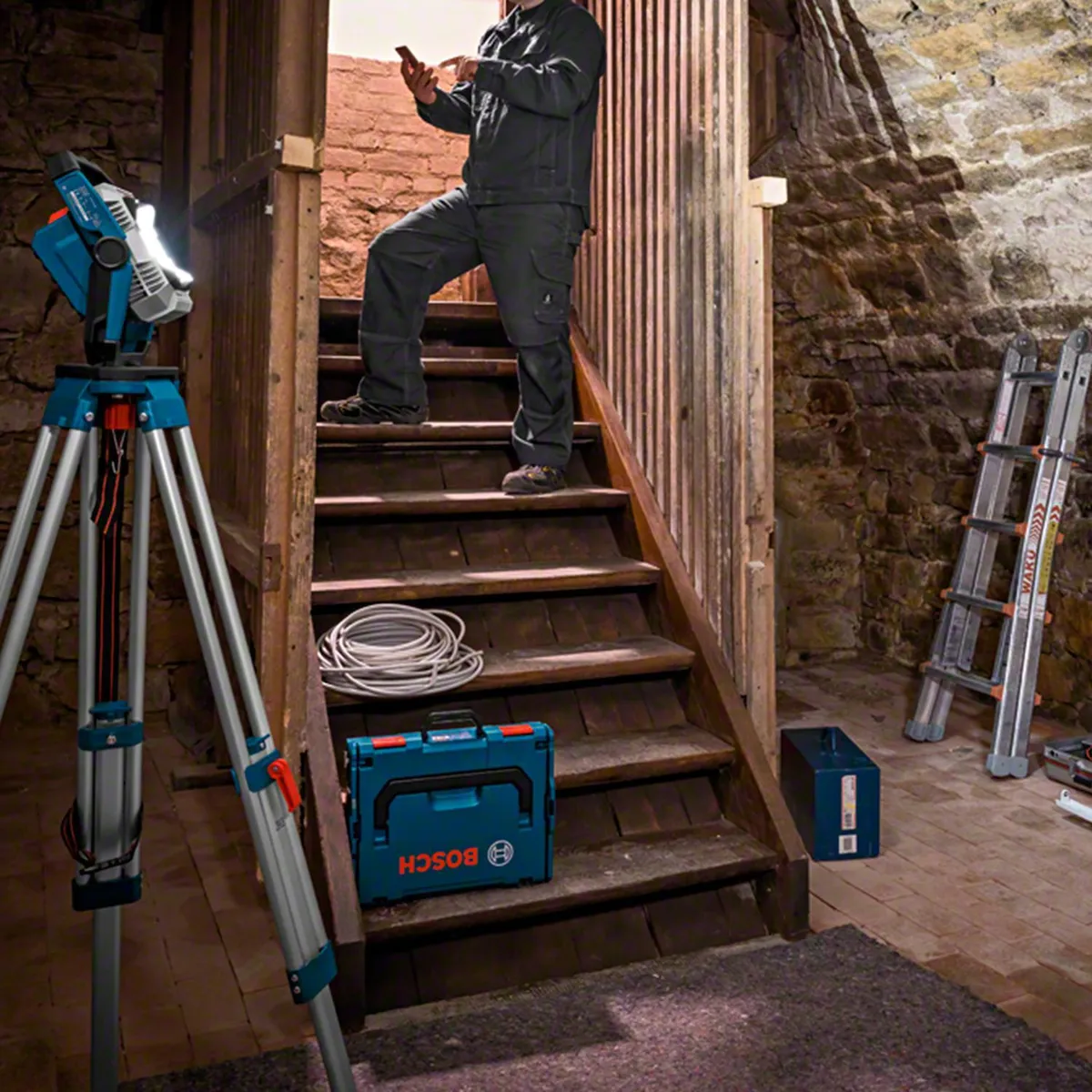 BOSCH - Linterna inalámbrica 18V sin batería