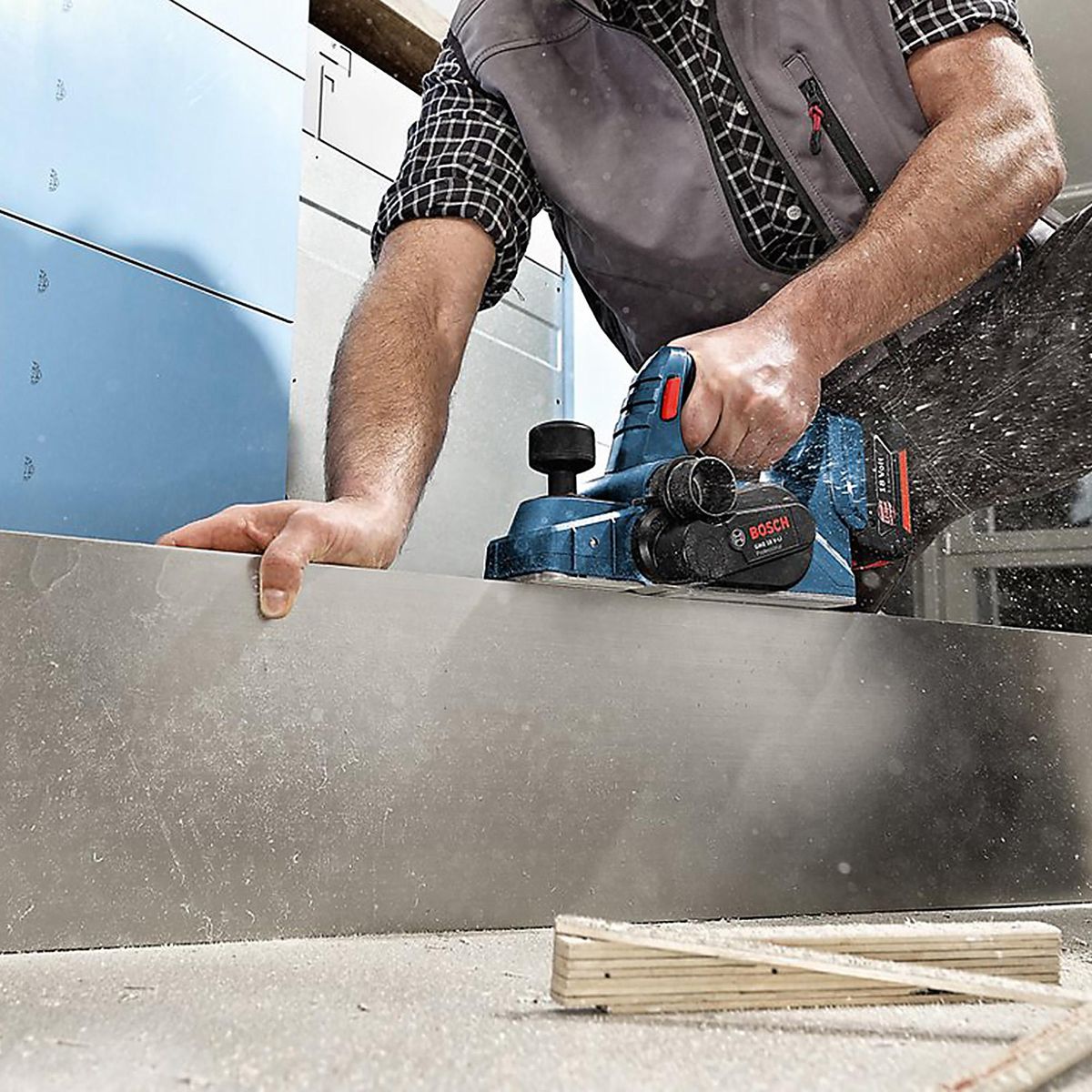 BOSCH - Cepillo inalámbrico 18V sin batería