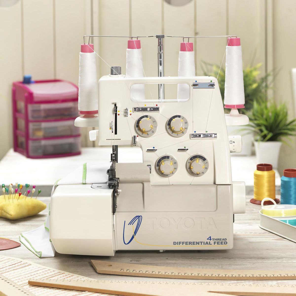 TOYOTA - Máquina de coser overlock eléctrica sl 3335