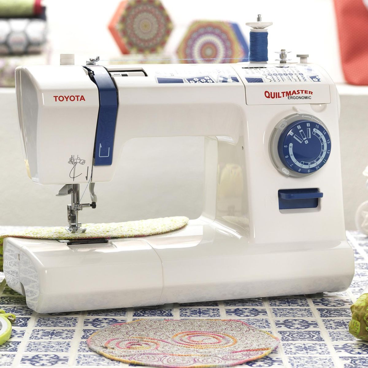 TOYOTA - Combo máquina de coser + overlock qultmaster