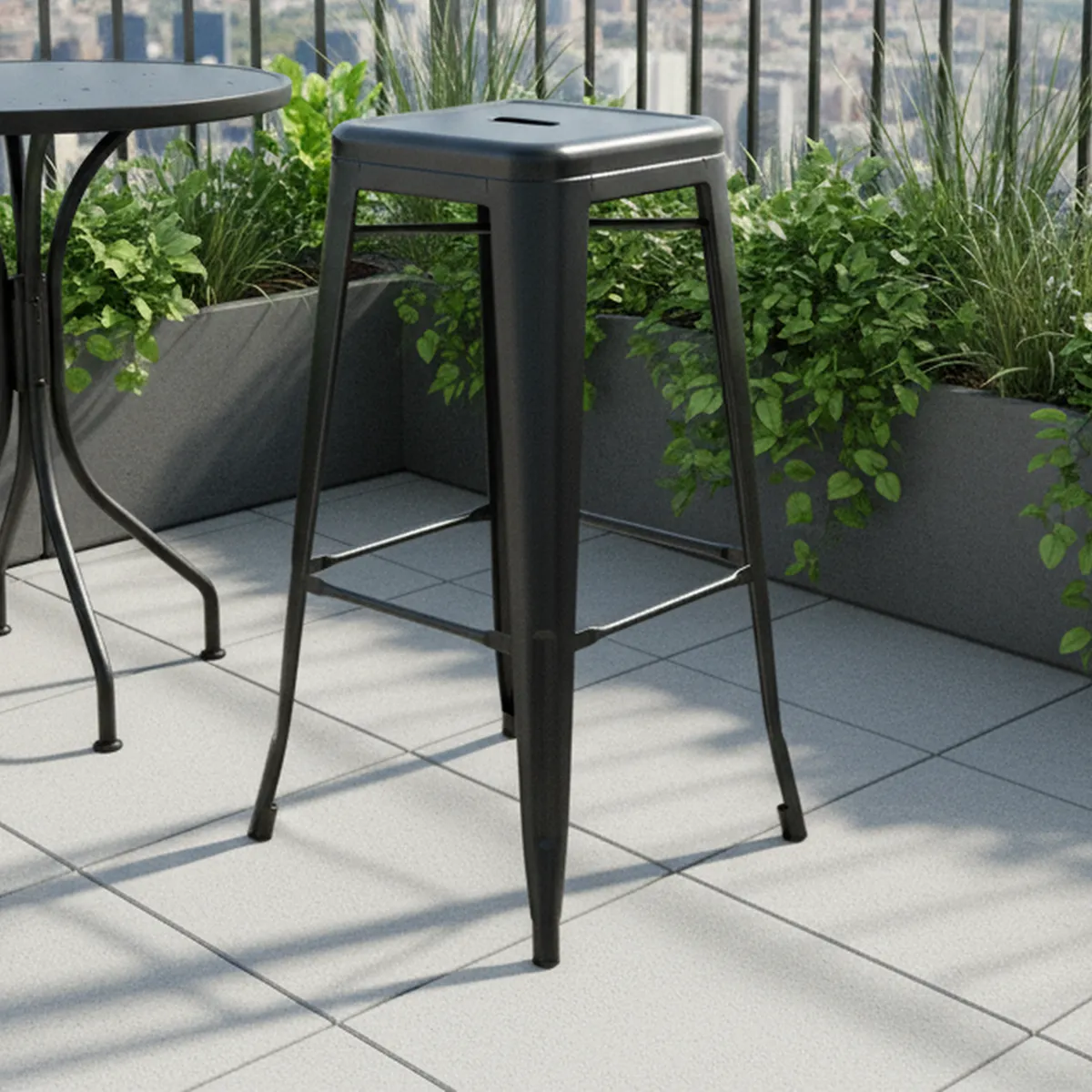 DE PIES A CABEZA - Piso Tolix Negro 94x43x30 cm