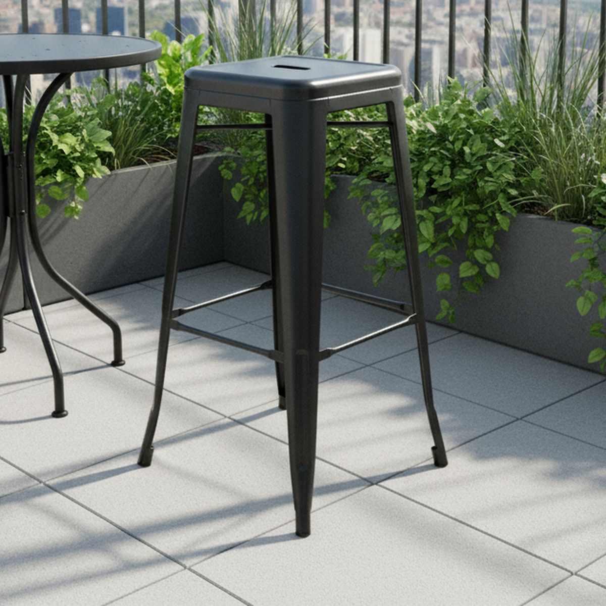 DE PIES A CABEZA - Piso Tolix Negro 94x43x30 cm