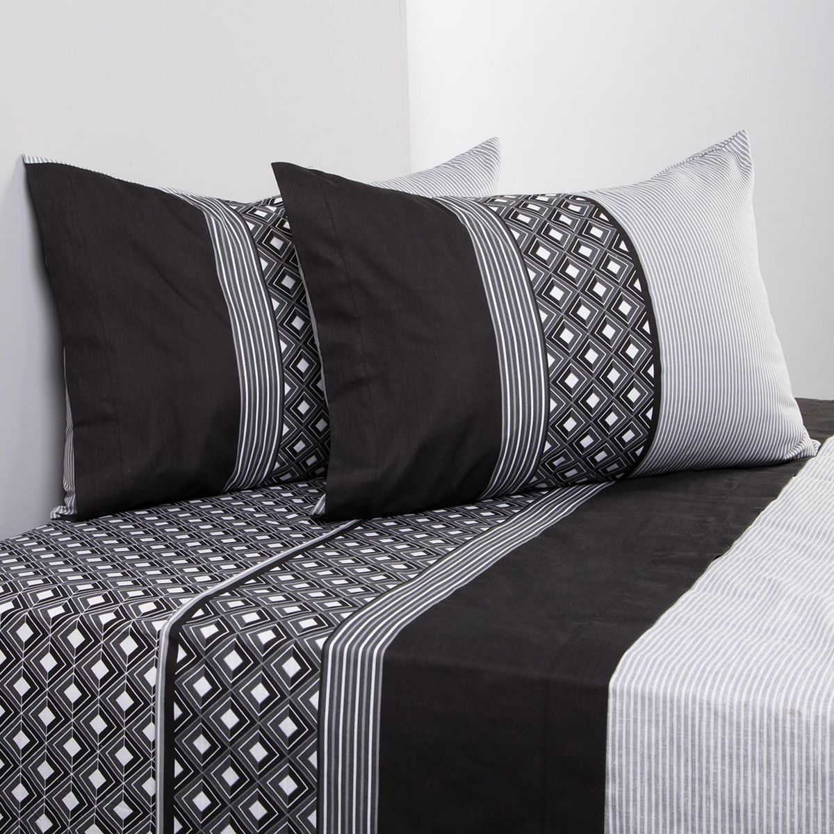 AMERICAN FAMILY - Sábana Walnut King 144 Hilos Negro/ Blanco