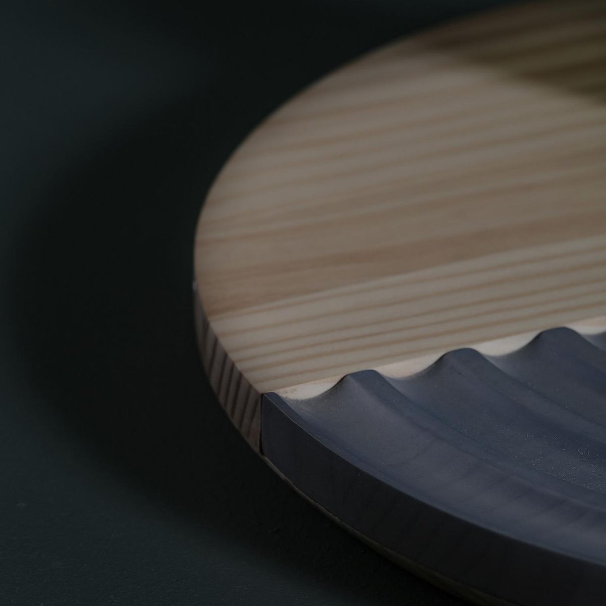 CABALLO DE BATALLA - Tabla de pino redonda 35 cm gris y natural