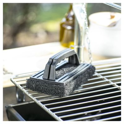 Imagen 2 del producto Esponja abrasiva para limpieza de parrilla con mango plástico