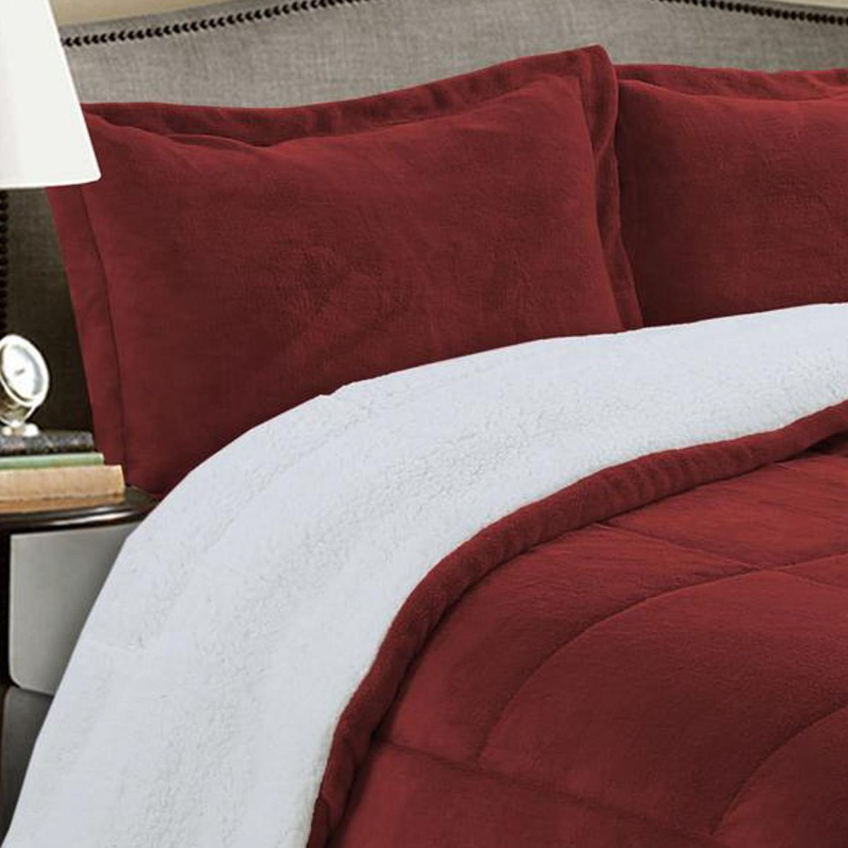 DORAL - Cubrecama Quilt King Sherpa Liso Burdeo