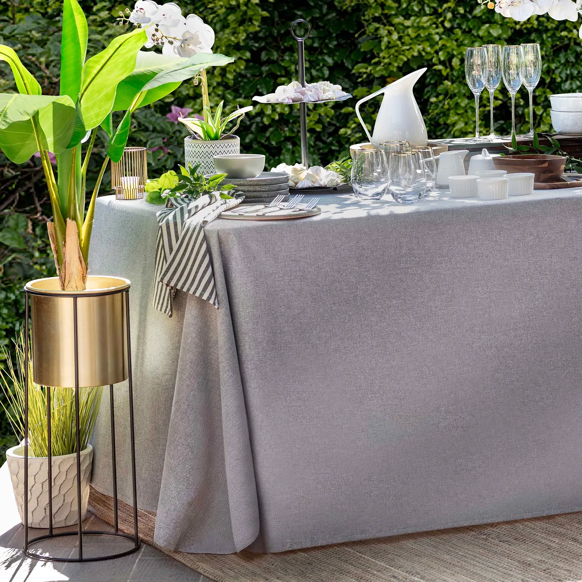 JUST HOME COLLECTION - Macetero con Base de Metal 26x26 cm Dorado