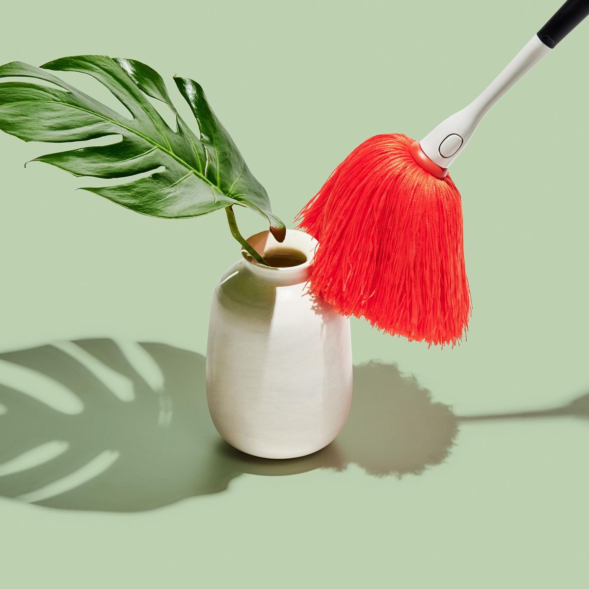 OXO - Plumero Atrapa Polvo Oxo Rojo y Blanco 17 cm