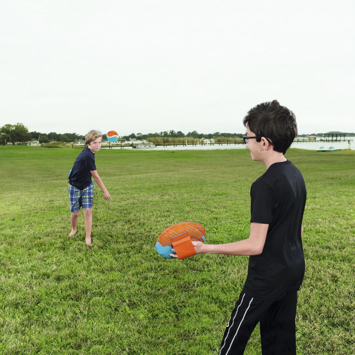 BESTWAY - Set de Juego Inflable Atrapa y Lanza Naranjo/Azul 21x21x21 cm