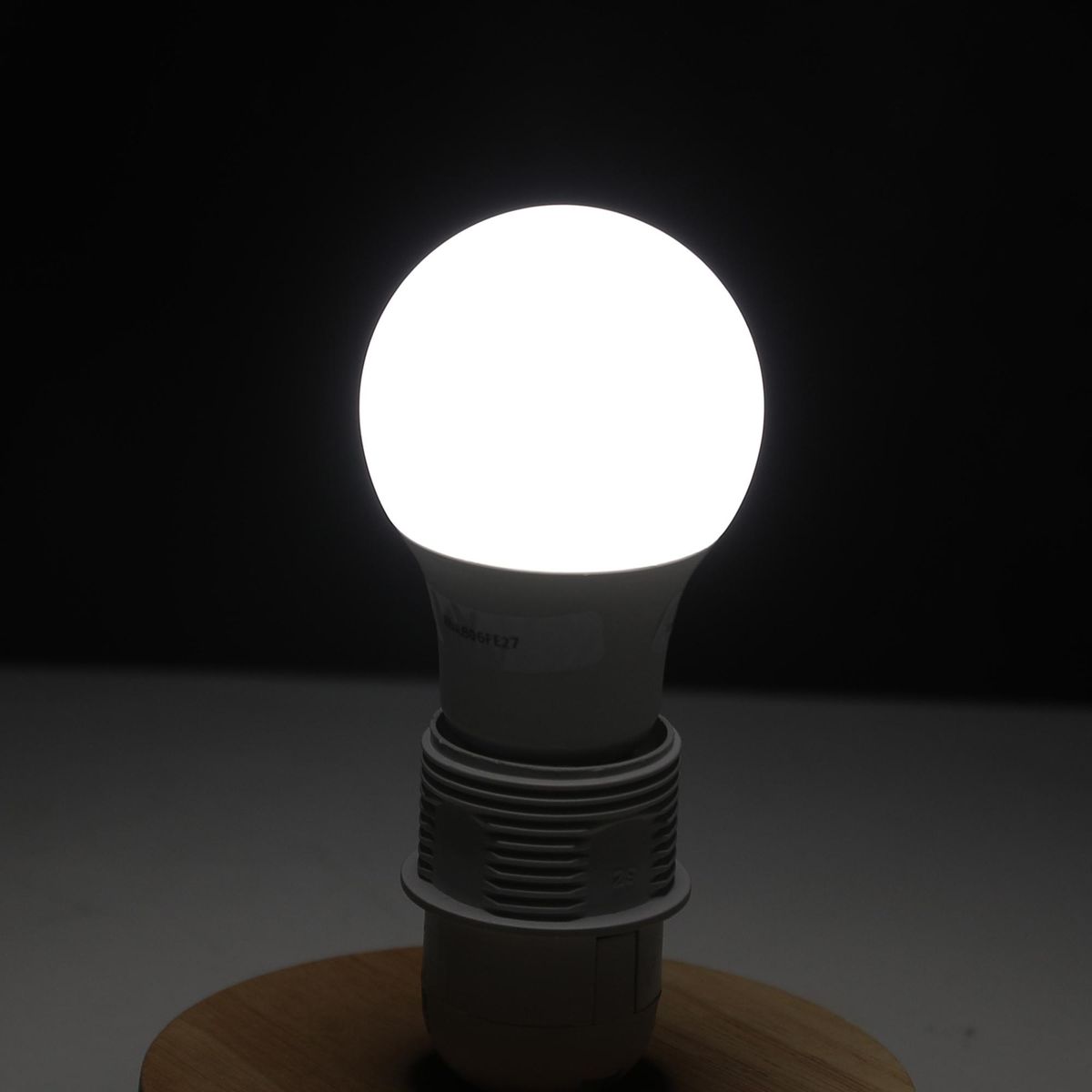 DAIRU -  60 W 806 lm Luz Fría