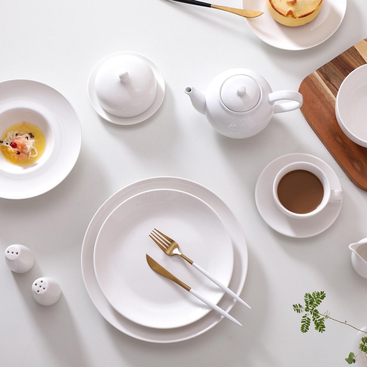 JUST HOME COLLECTION - Plato café blanco redondo