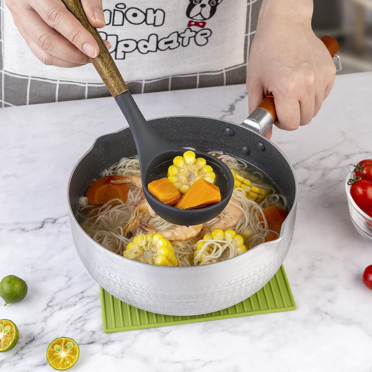 JUST HOME COLLECTION - Cucharón Just Home Collection Sopra gris con Mango