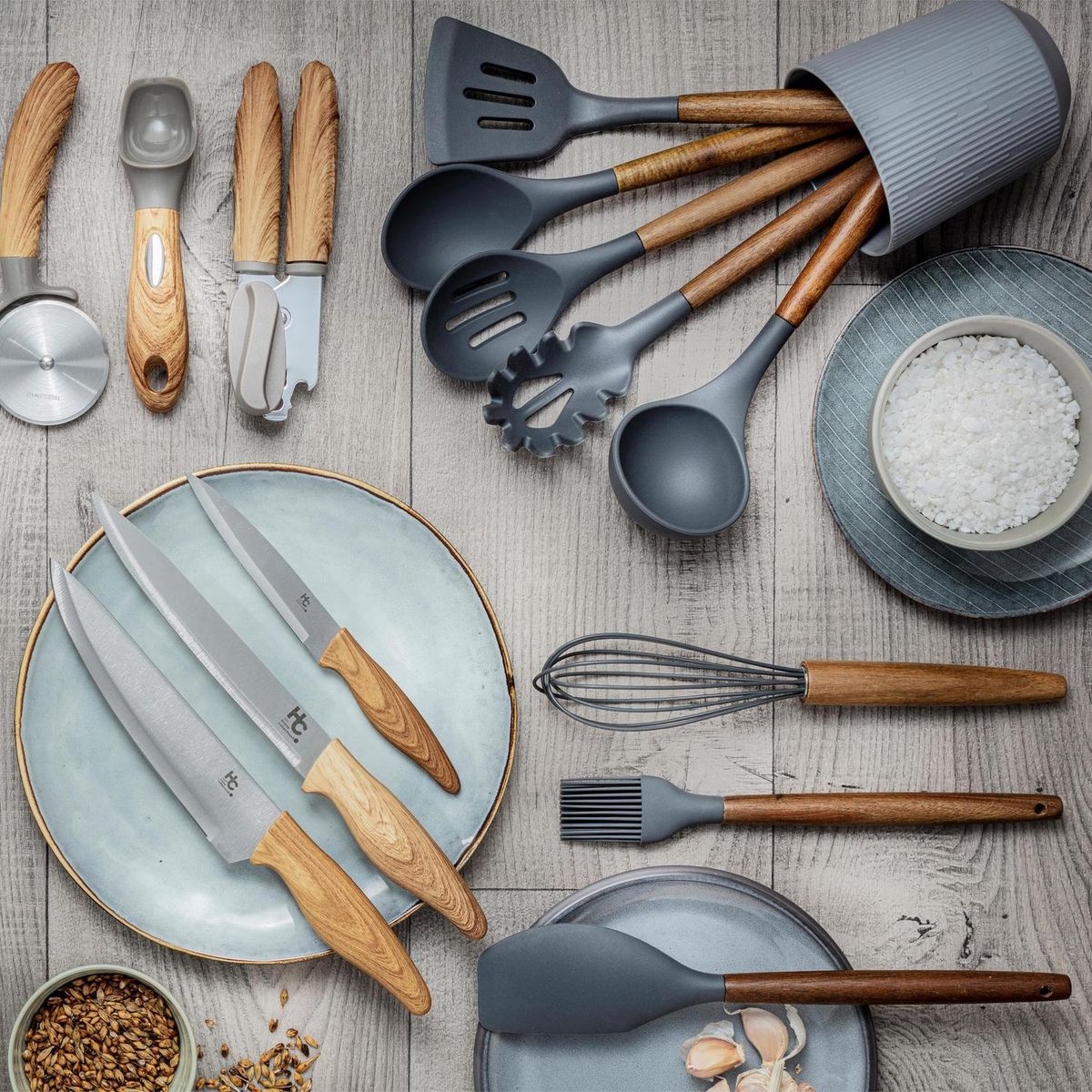 JUST HOME COLLECTION - Cuchara Ranurada Just Home Collection gris Mango