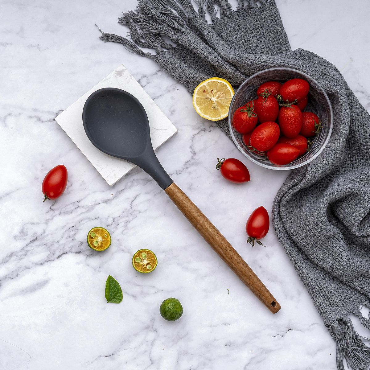 JUST HOME COLLECTION - Cucharón de gris con Mango Just Home Collection