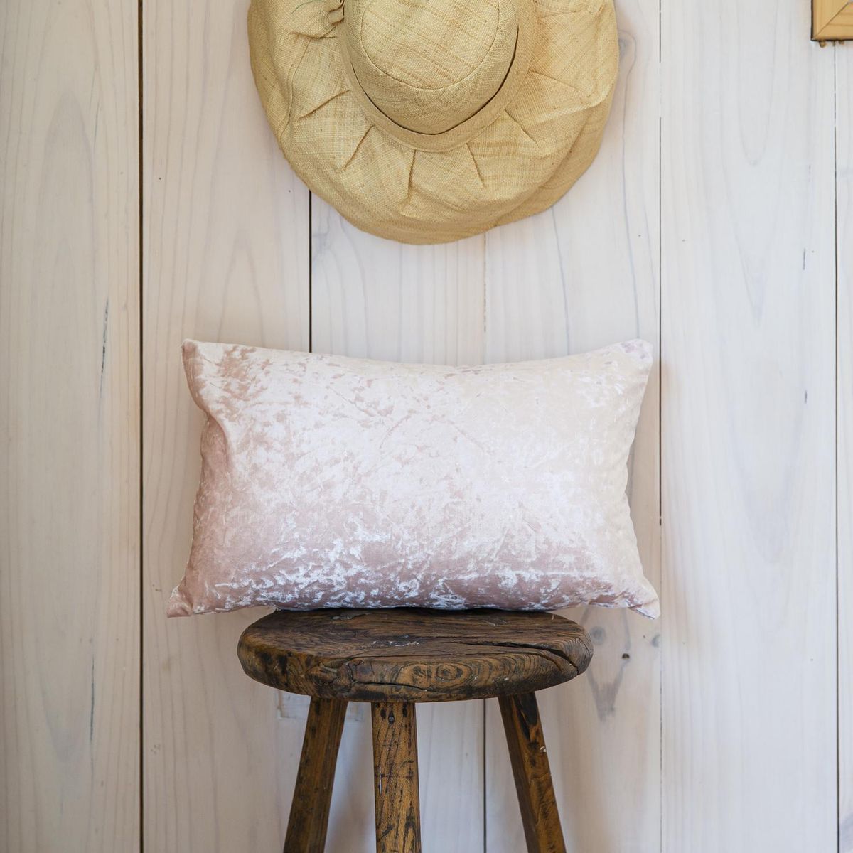 CASA GITANA - Cojín de terciopelo rosado 30x50 cm