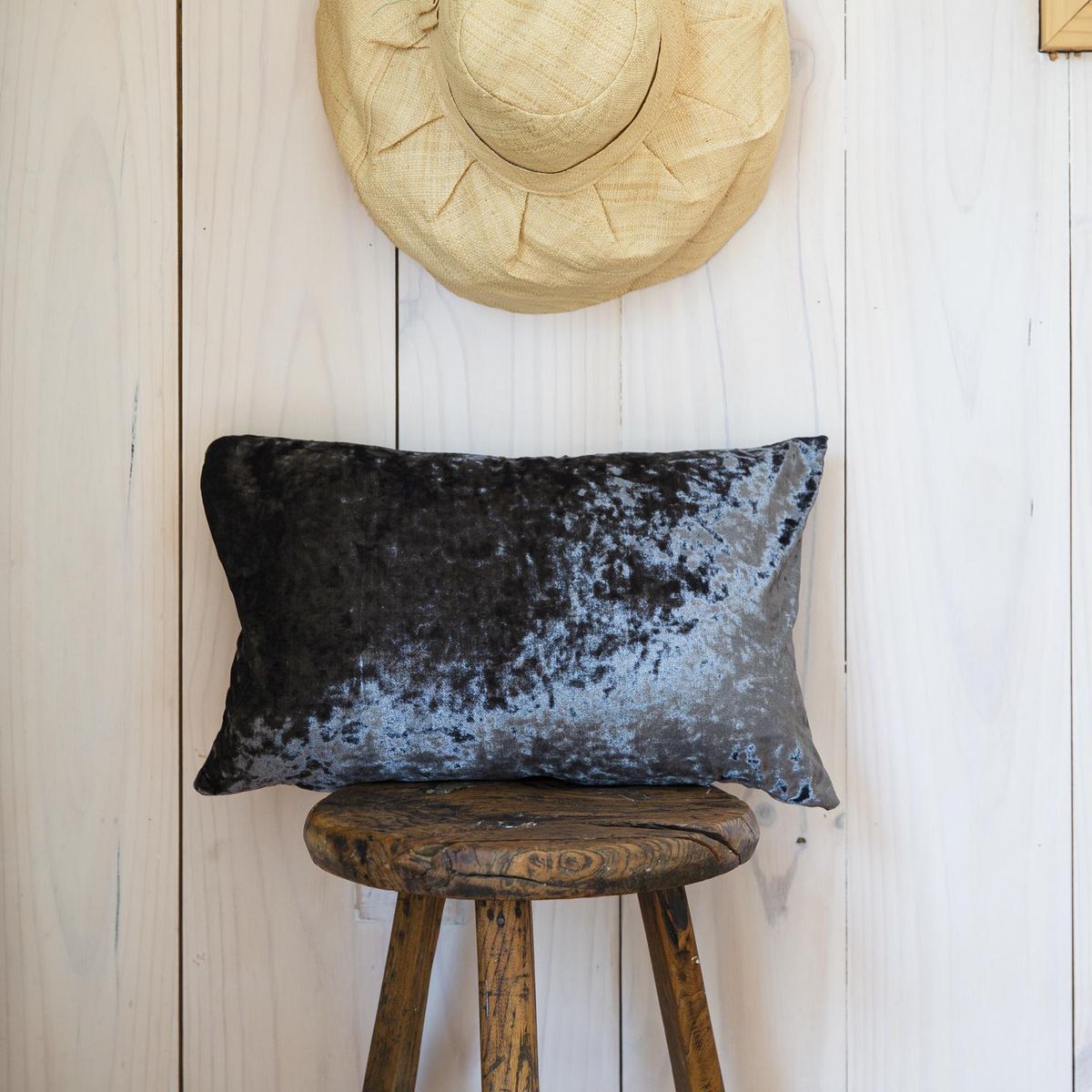 CASA GITANA - Cojín de terciopelo gris 30x50 cm