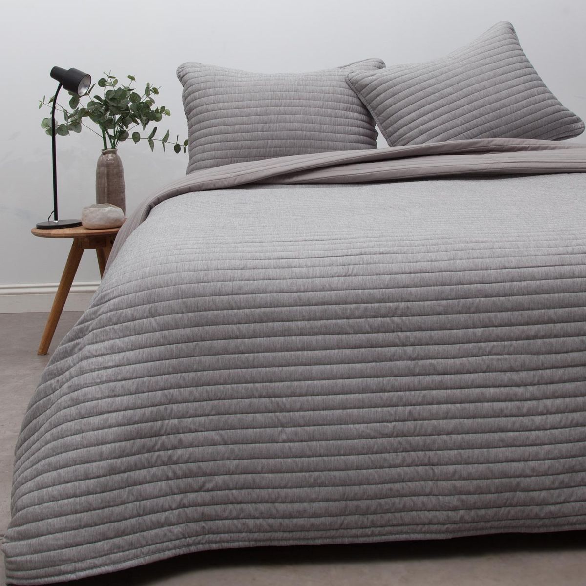 ELEMENT & CO - Cubrecama Quilt 2 plazas Liso Basic Gris