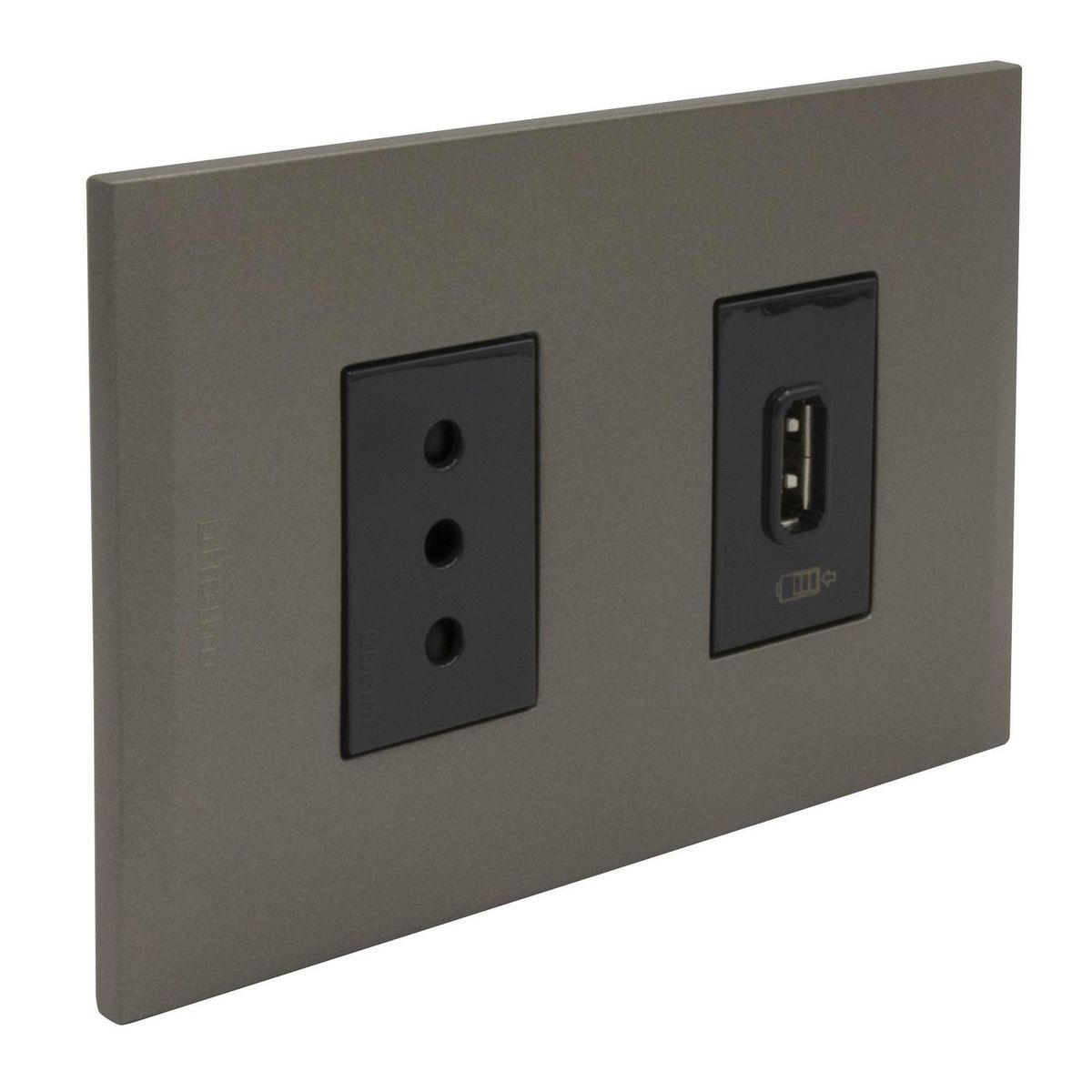 BTICINO - Cargador usb a+Toma 10a ant pl1+1p terra nóbile