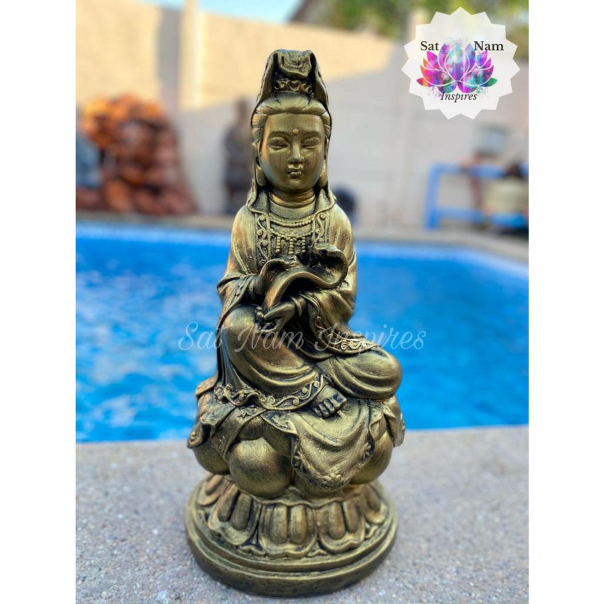 SAT NAM INSPIRES - Figura Kuan Yin dorado 55 cm