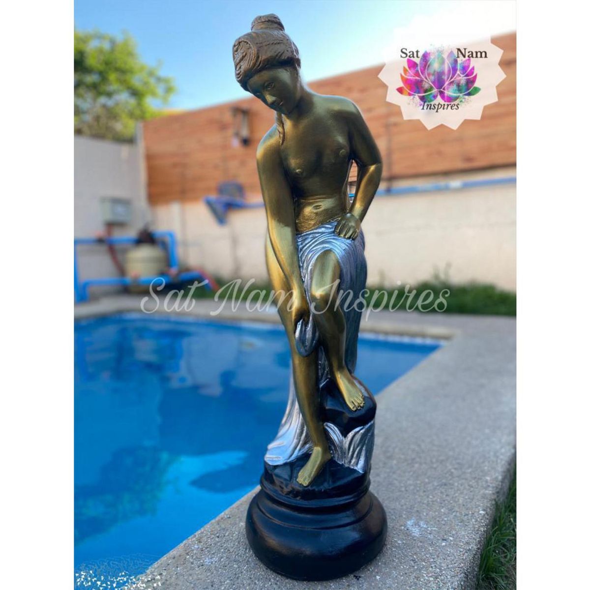 SAT NAM INSPIRES - Venus en toalla dorada 86x22x22 cm