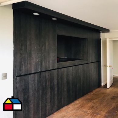 Closet con instalacin color Espresso a media entre 540x55x240cm.