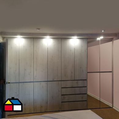 Closet color Alaska 420 cm de Largo 55 cm de Fondo 240 cm de Alto.