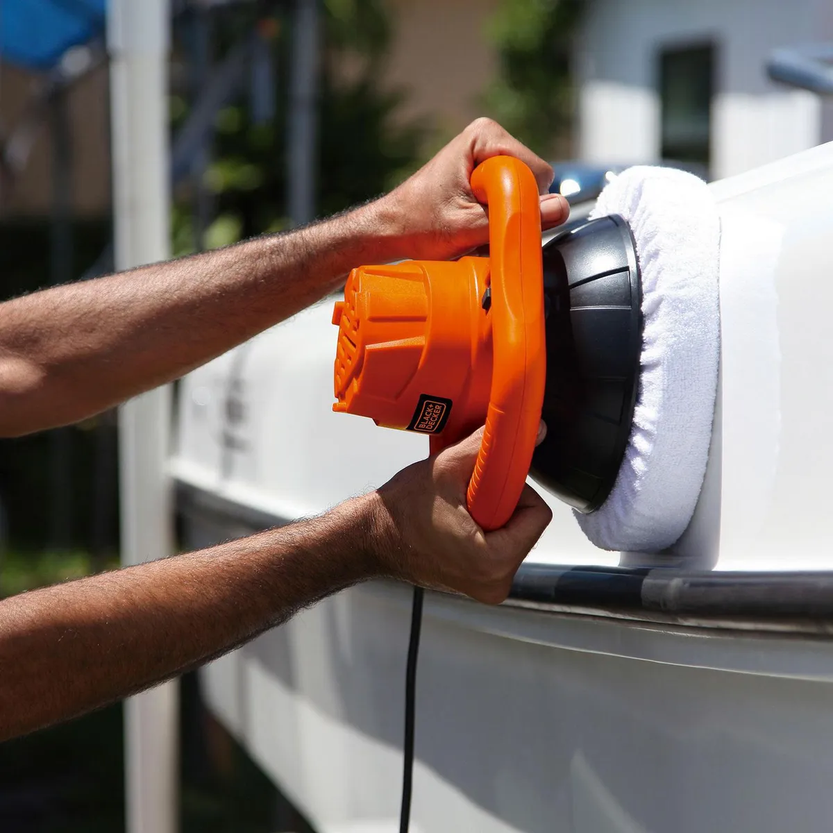 BLACK+DECKER - Pulidora eléctrica 120W + aspiradora para auto 12V