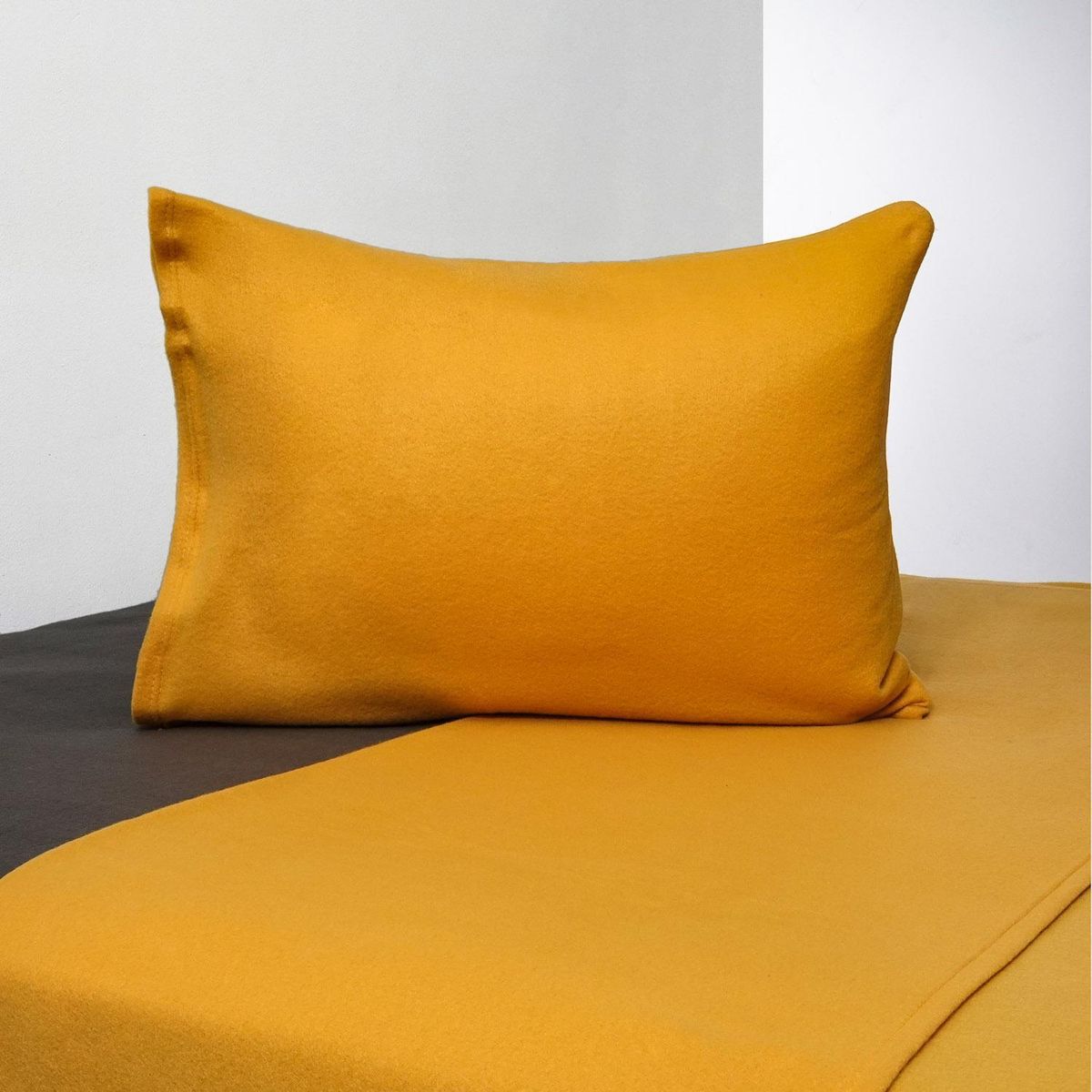 AMERICAN FAMILY - Juego sábanas polar liso mostaza/gris 1.5 plazas