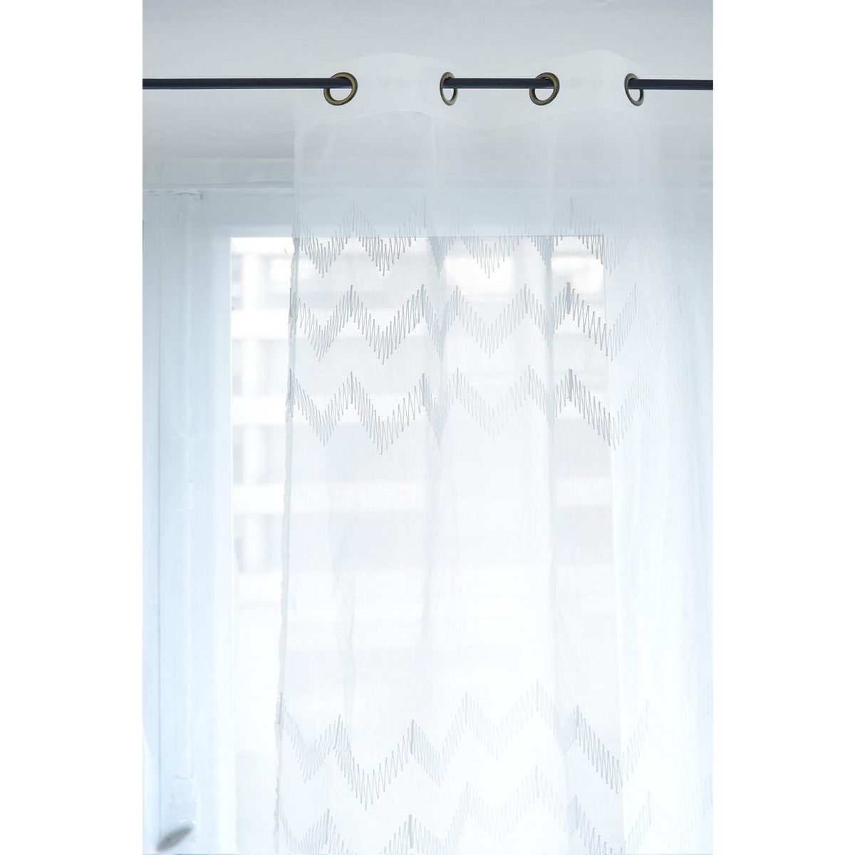 MASHINI - Cortina velo bordado argolla 140x220 cm chrevron blanco