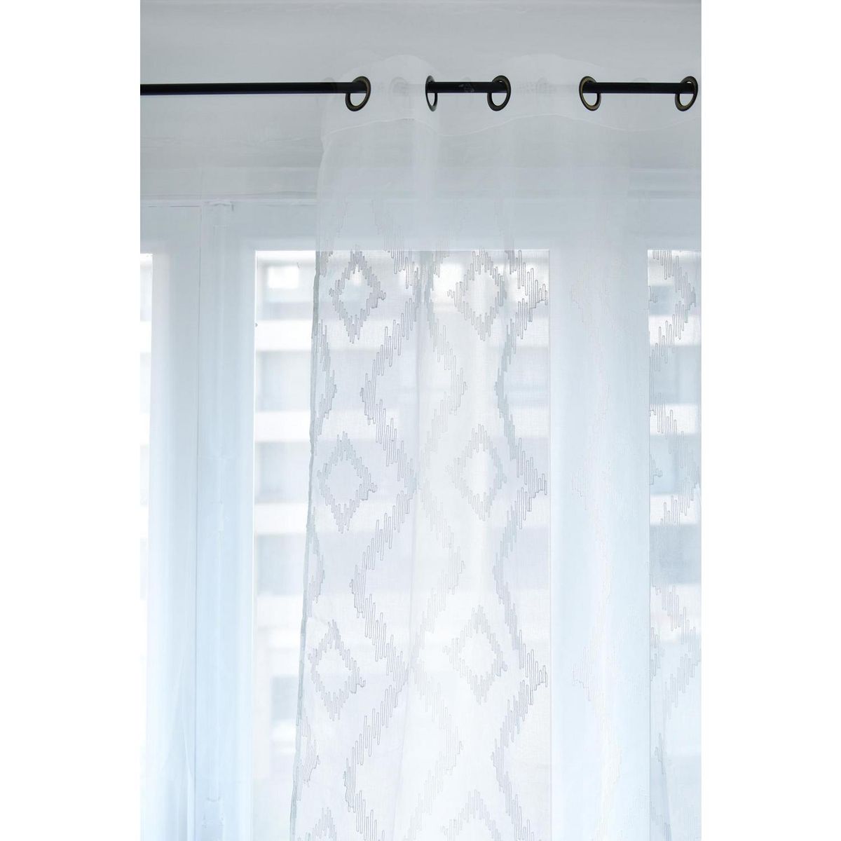 MASHINI - Cortina velo bordado argolla 140x220 cm rombo blanco