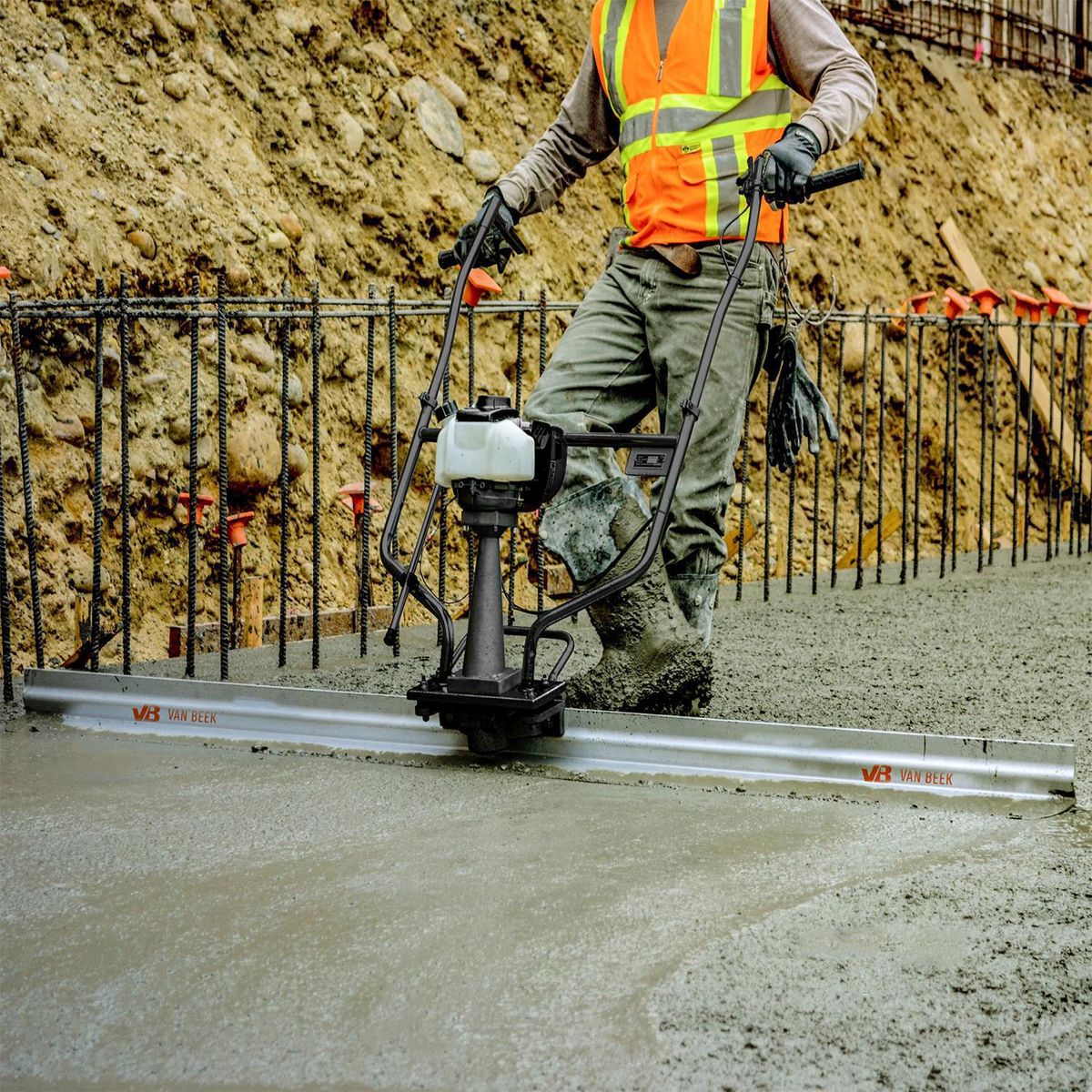 VAN BEEK - Regla Alisadora de Concreto 14' TvB 14-E con Motor