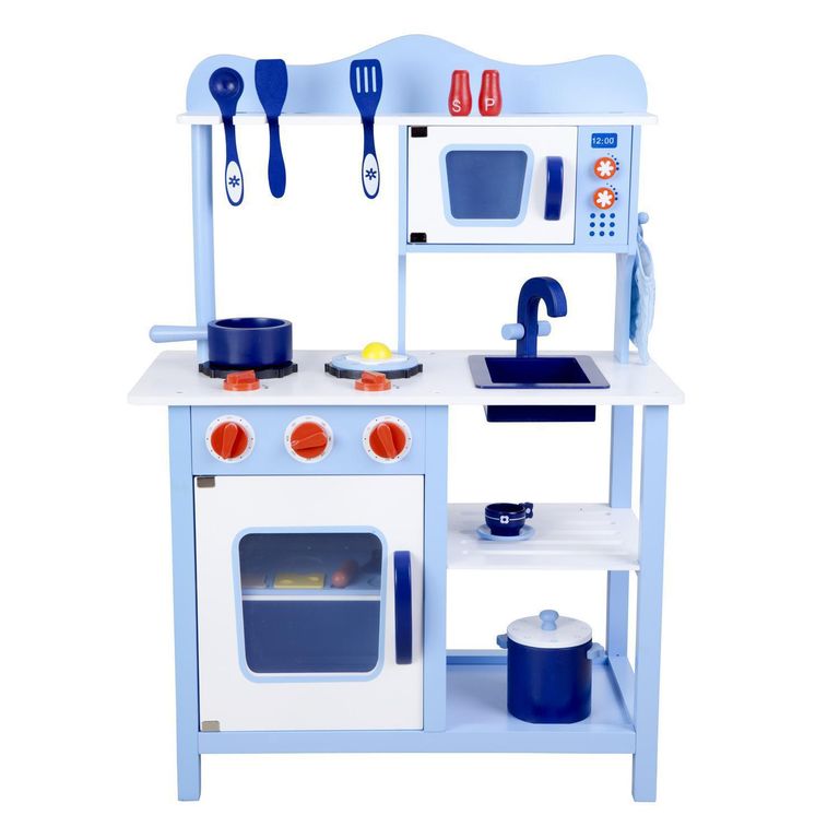 Cocina de madera celeste con accesorios