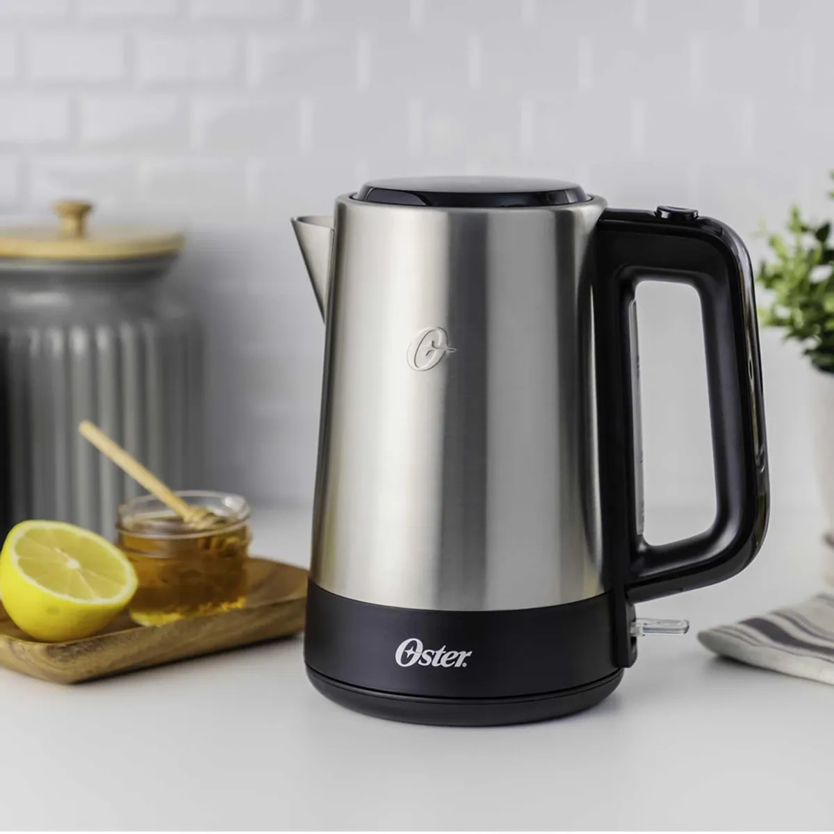 OSTER - Hervidor eléctrico inox 1.7 litros