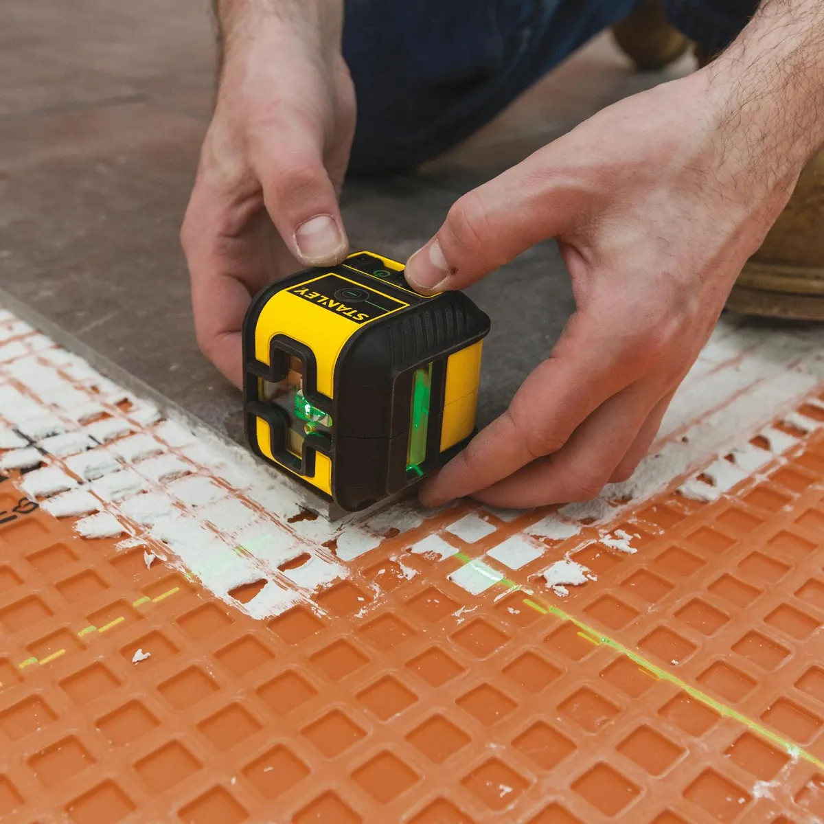 STANLEY - Nivel láser líneas cruzadas luz verde 10 metros