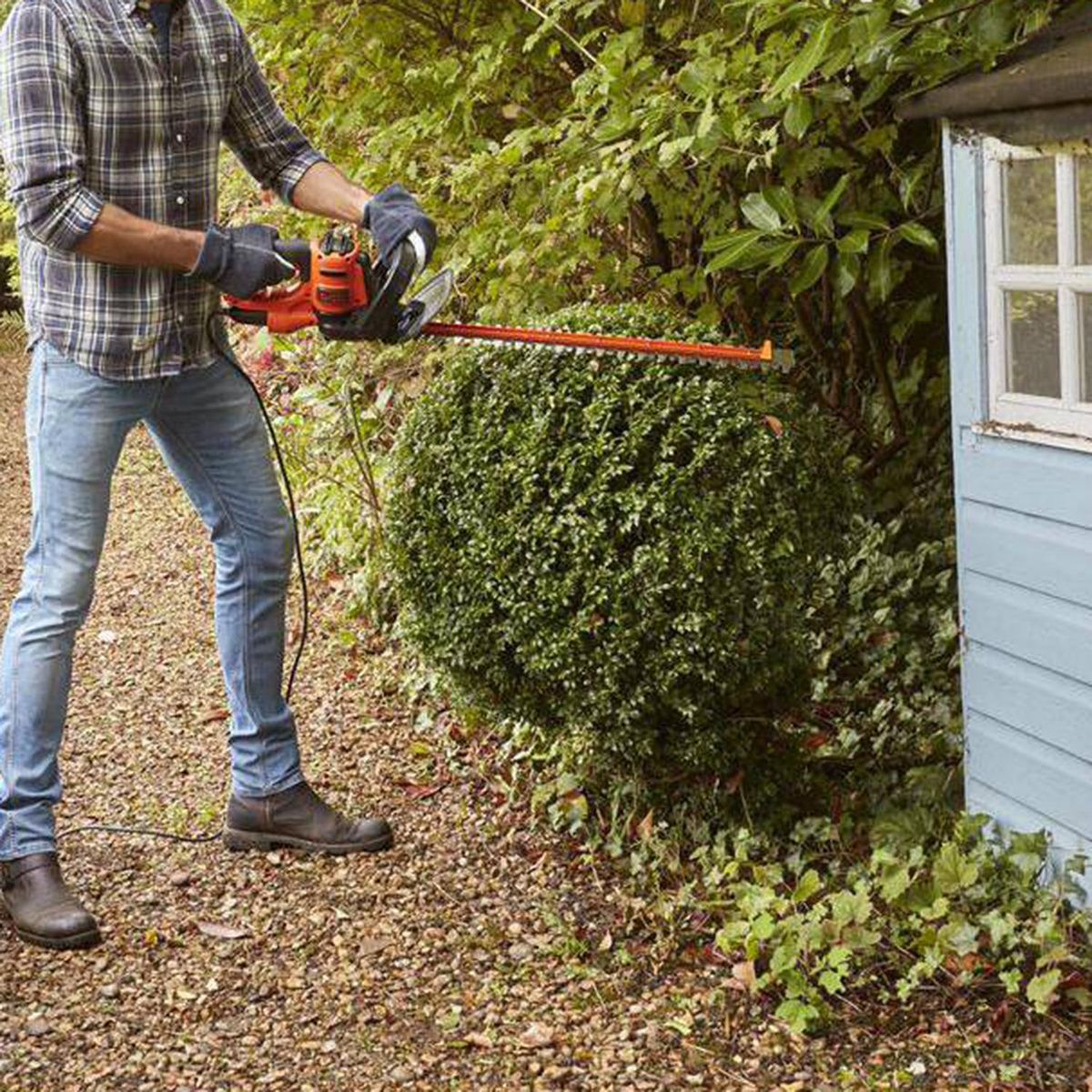 BLACK+DECKER - Cortasetos eléctrico 22" 500 W