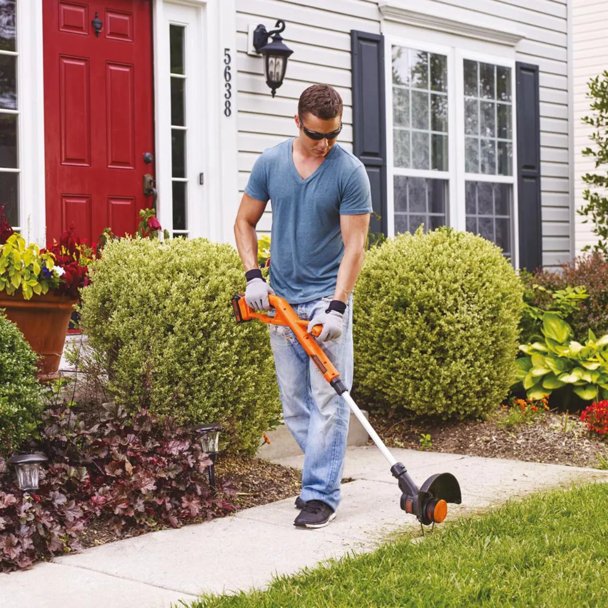 BLACK+DECKER - Orilladora Inalámbrica 20V 25. 4 Cm Con Batería Y Cargador