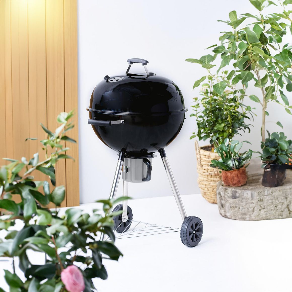 Imagen de la parrilla carbón kettle de 57 cm.
