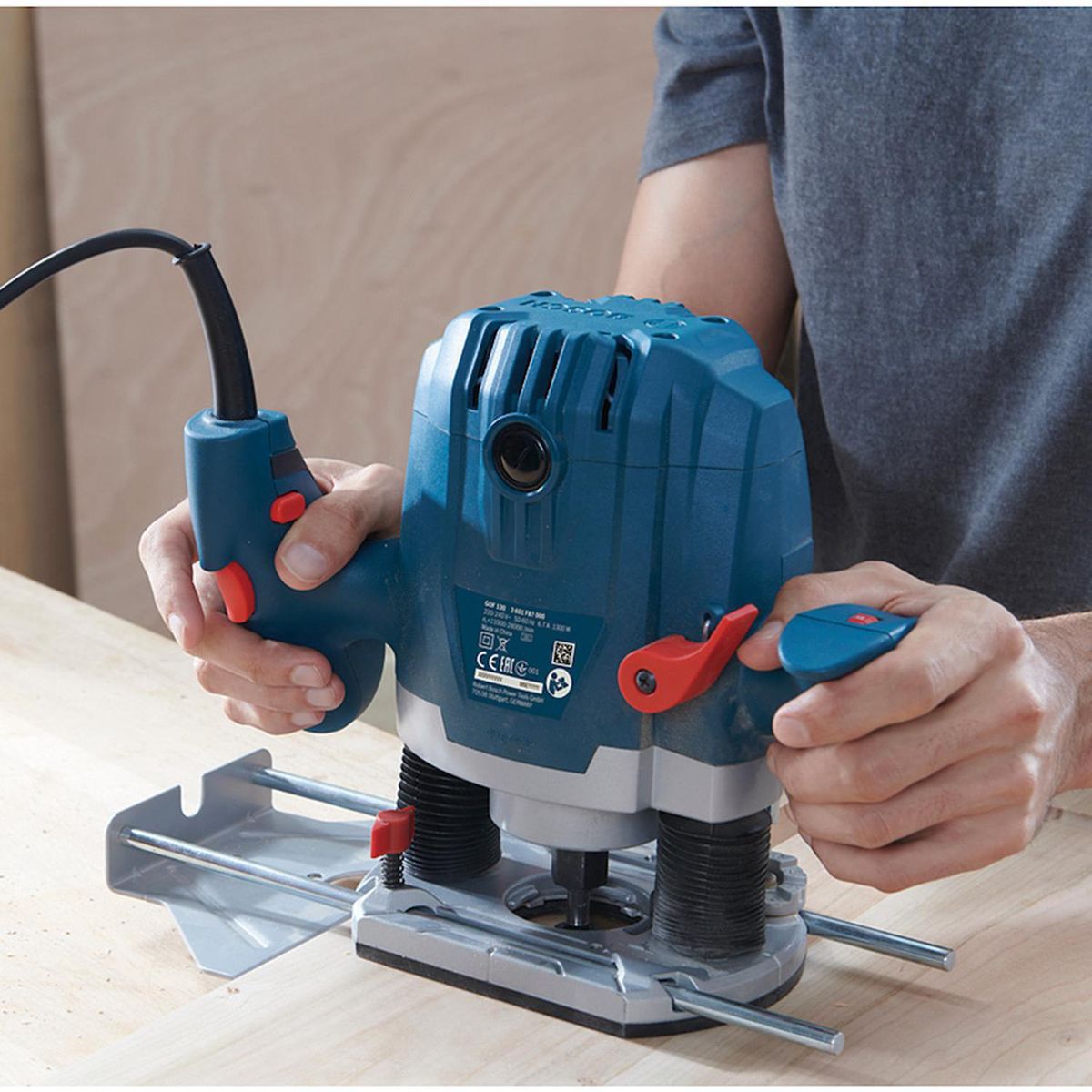 BOSCH - Fresadora eléctrica 1300W