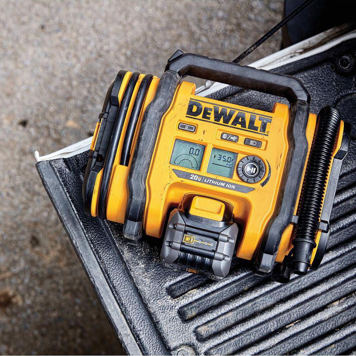 DEWALT - Inflador neumático inalámbrico 20V sin batería