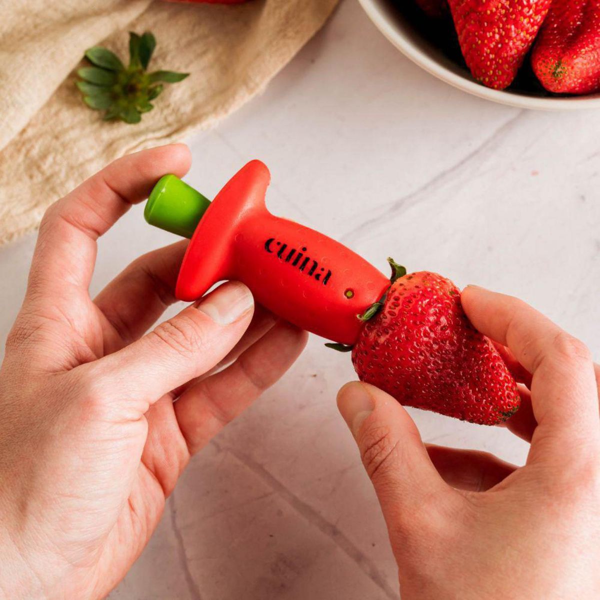 CUINA - Desgarrador de Frutillas Cuina y Inoxidable Rojo 9.5 cm